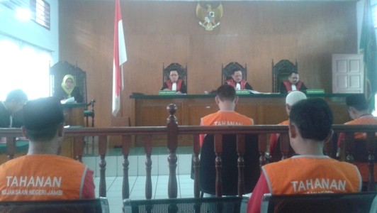 Suasana sidang yang digelar di Pengadilan Negeri Jambi, Selasa (8/12)