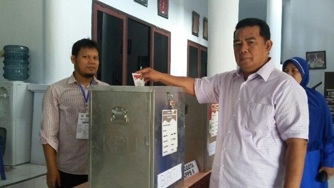 SZ saat menyalurkan hak pilih Rabu (9/12)