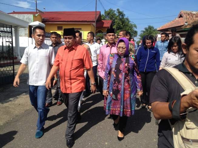 HBA saat bergerak ke TPS untuk mencoblos Rabu (9/12)