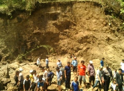 Longsor di Sungai Penuh