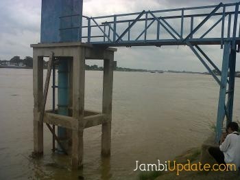Pengukur Debit Air di Sungai Batanghari