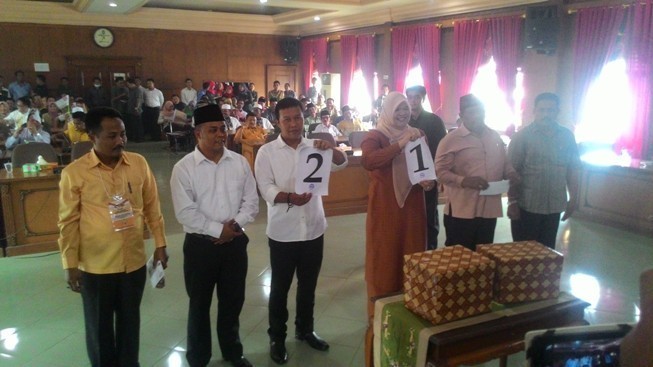 Pasangan Romi Hariyanto -Roby Nahliansyah unggul jauh dari pasangan Dillah Hikmah Sari - Gatot Sumarto