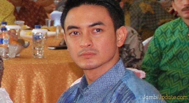 Cagub Jambi terpilih Zumi Zola