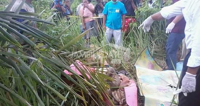 Penemuan sesosok mayat seorang laki-laki tanpa identitas di Kecamatan Jujuhan, Kabupaten Bungo.