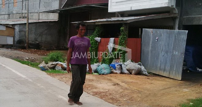 Si Keling, penderita gangguan jiwa.
