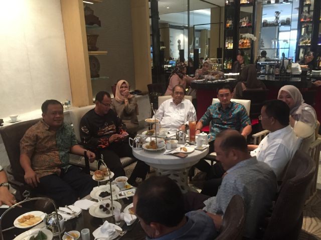 Pertemuan anggota DPRD Provinsi dari parpol koalisi dengan Cagub terpilih Zumi Zola Kamis (17/12)