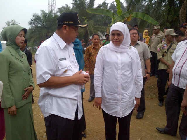 Cek Endra bersama Mensos Chofifah saat mengunjungi pemukiman SAD beberapa waktu lalu