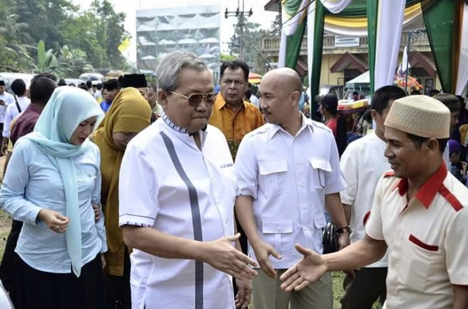 Mantan Bupati Batanghari Abdull Fattah saat mengkampanyekan pasangan Syahirsah-Sofia beberapa waktu lalu
