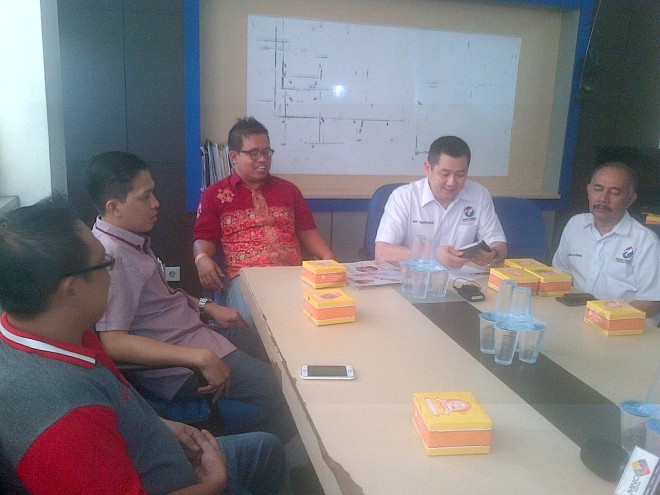 HT berdiskusi dengan kru Jambi Ekspres di lantai 3 Graha Pena Jambi Ekspres