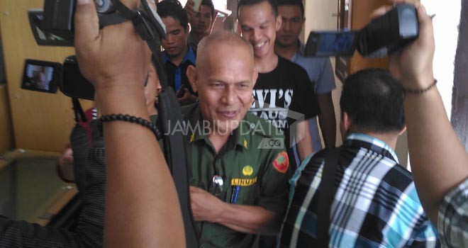 Asisten I Setda Batanghari A Mukti Saari.