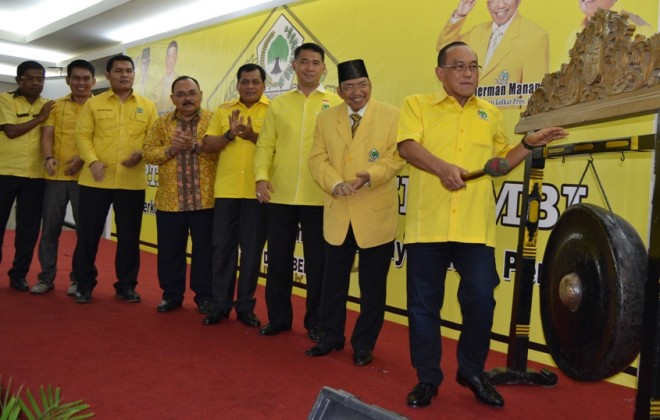 ARB membuka Musda DPD I Golkar Provinsi Jambi Minggu (21/12) di Novita Hotel Jambi. SY Fasha tetap menjabat sebagai Ketua Harian DPD I Golkar Provinsi Jambi dan Sufardi Nurzain tetap sebagai Sekreatris DPD