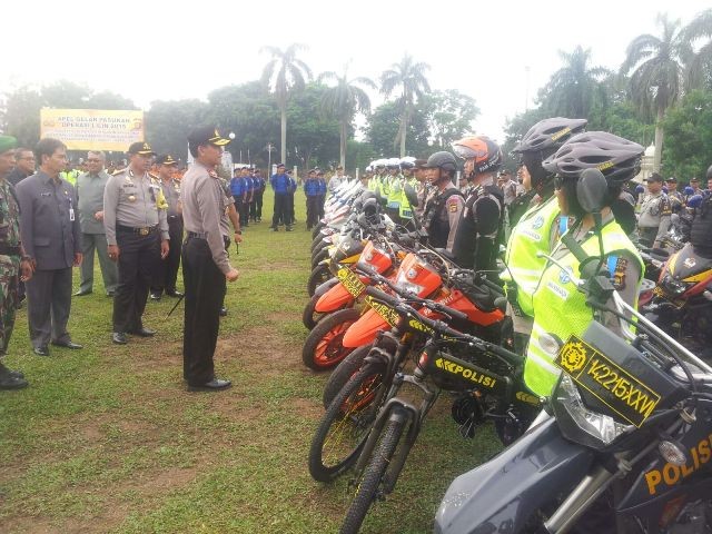 Kapolda Jambi Brigjen Pol Lutfi Lubihanto memimpin gelar pasukan Ops Lilin 2015 Rabu (23/12)