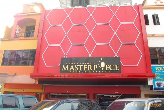 Master Piece Family Karaoke memberikan promo dalam rangka merayakan Natal dan Tahun Baru.