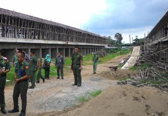 Proyek Pasar Angso Dup Jambi yang belum selesai pengerjaannya