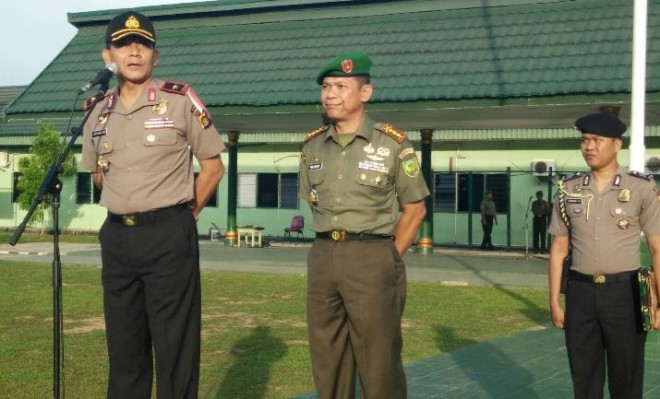 Kapolda Jambi Brigjend Pol Lutfi Lubihanto memimpin apel pagi di Korem 042/Garuda Putih