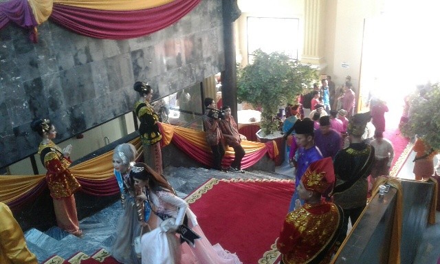 Tamu yang mulai berdatangan di gedung DPRD Provinsi Jambi Rabu (6/1)