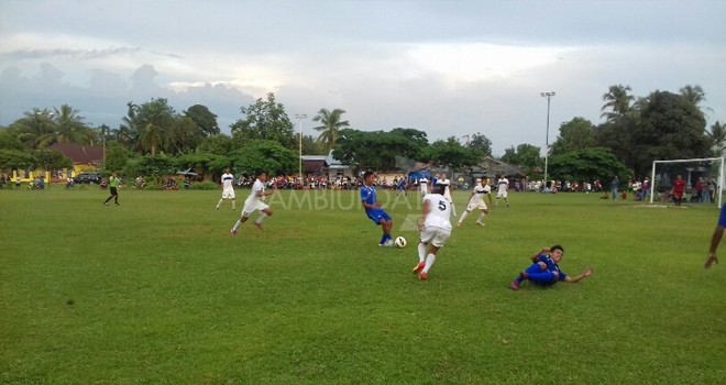 Laga uji coba antara PS Bungo dan All Star di lapangan sepakbola Dusun Manggis tadi sore (6/1) berakhir Imbang.