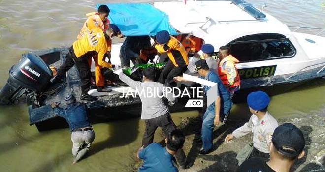 Evakuasi Jenazah korban tugboat tenggelam  pagi ini (6/1)