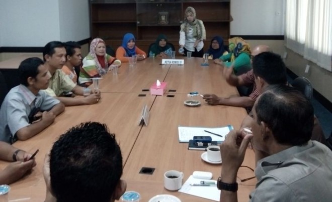 Sejumlah Cleaning Servise RS Abdul Manap hearing di DPRD Kota Jambi