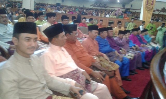 Zumi Zola saat hadir di Paripurna HUT Jambi