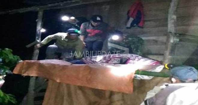 Winar (50) salah seorang pendatang yang bermukim di Jangkat, Kabupaten Merangin ditemukan tewas, Kamis (8/1) sekitar pukul 20.00 WIB.