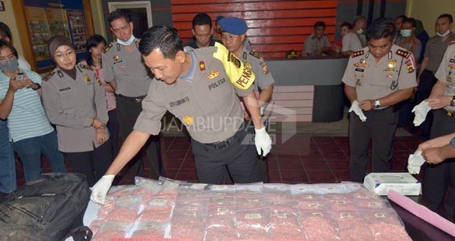 Sebanyak 36.071 butir Pil Ekstasi yang dimanakan oleh pihak Polresta Jambi.