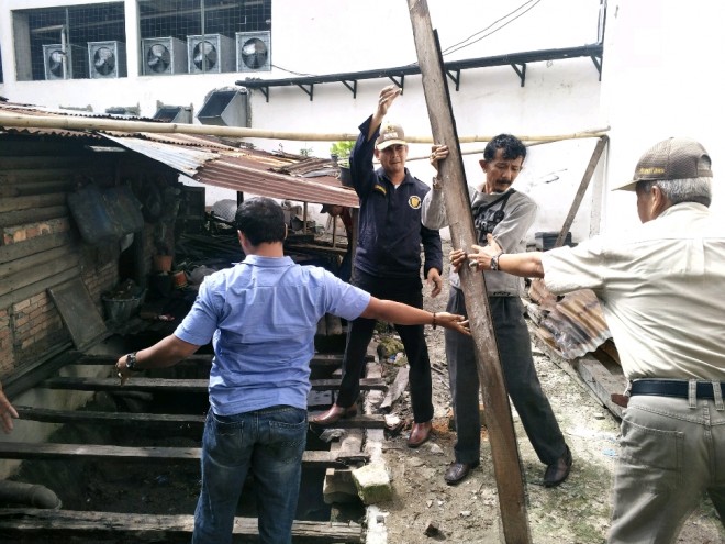 Pembongkaran drainase yang dilakukan oleh Pemkota Jambi