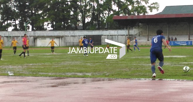 Pertandingan antara Tanjab Barat kontra Muaro Jambi yang berakhir dengan keunggulan Muaro Jambi 3-2 (14/1)
