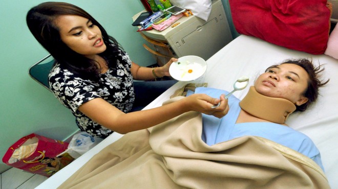 Dwi Siti Rhomdoni saat dirawat di RS Permata Hijau Jakarta. F/JAWAPOS.COM