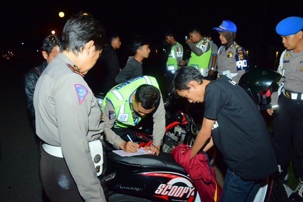 Suasana saat razia yang dilakukan di Jalan Protokol, Telanaipura