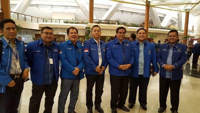 Musharysah (tiga dari kanan) bersama para ketua DPC Demokrat dan petinggi DPD Demokrat dalam sebuah kesempatan beberapa waktu lalu