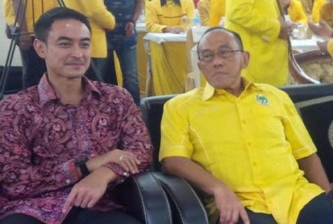 Zumi Zola dan ARB saat Musda Golkar beberapa waktu lalu