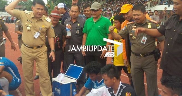 SY Fasha memotivasi tim Kota Jambi beberapa waktu lalu