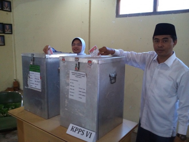 Nuzran Joher saat menyalurkan hak pilih 9 Desember lalu