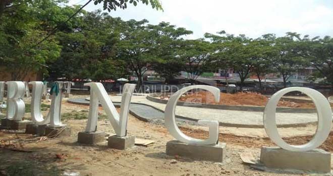 Pembangunan taman hijau di Eks Terminal Truk Muarabungo.