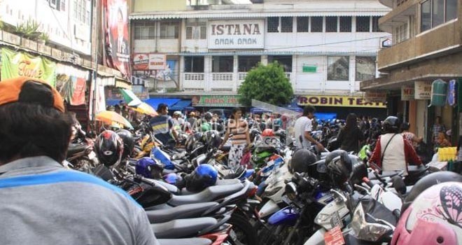Kompleks istana anak-anak atau Pasar Tanah Pilih.