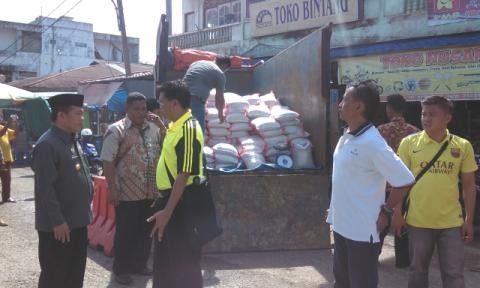 Bupaati Merangin meninjau pasar murah Pemkab Merangin