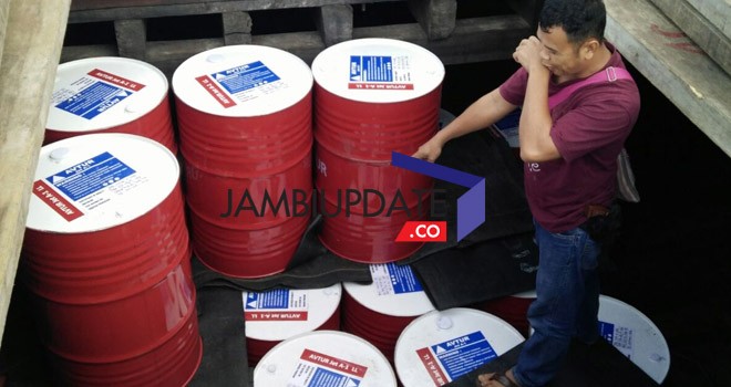 Barang bukti 20 ton avtur yang diamankan oleh Anggota Direktorat Polisi Perairan Polda Jambi