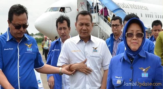 Cornelis Buston, Effendi Hatta dan Indrawati Sukadis