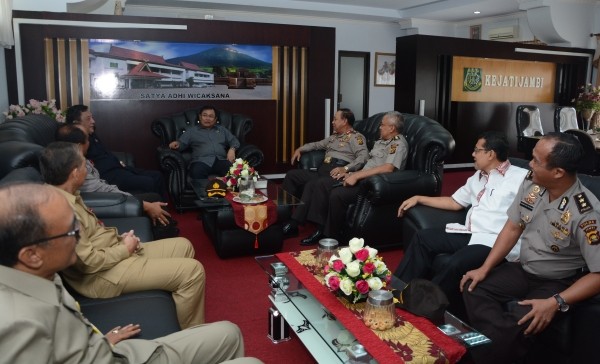 Suasana saat silaturahmi Kapolda Jambi, Brigjen Pol Musyafak  dan Kajati Jambi, erbindo Saragih di Gedung Kejati Jambi, Rabu (3/2).