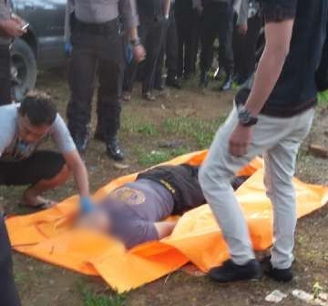 Jenazah korban IPDA SN saat dievakuasi 