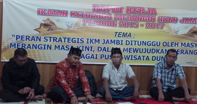 Ikatan Keluarga Merangin (IKM) Jambi di bawah komando Nurman Jamal Sabtu (06/02) malam, menggelar Rapat Kerja (Raker) di Mess Pemkab Merangin yang terletak di Jalan Pattimura, Kota Jambi.