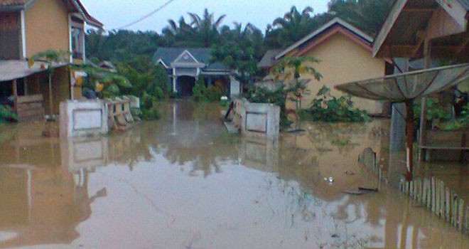 Tampak rumah di Desa Kemang Manis Terendam Banjir.