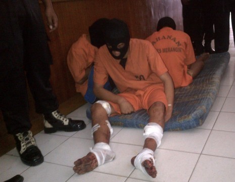 Ketiga pelaku perampokan saat diamankan di Mapores Merangin belum lama ini.