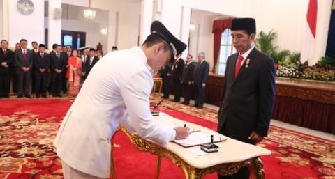 Pelantikan Zumi Zola di Istana Negara Jakarta Jumat (12/2)