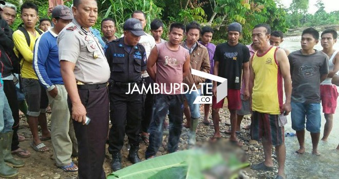 Mayat tanpa identitas yang ditemukan warga di pinggir sungai di Sarolangun