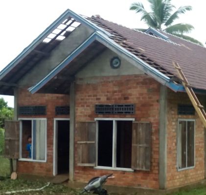 Salah satu rumah warga di Desa Penapalan, Kecamatan Tebo Ilir, Kabupaten Tebo, yang terkena musibah angin puting beliung.