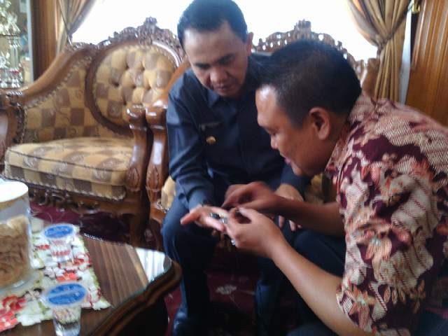 Bupati Kerinci Adi Rozal