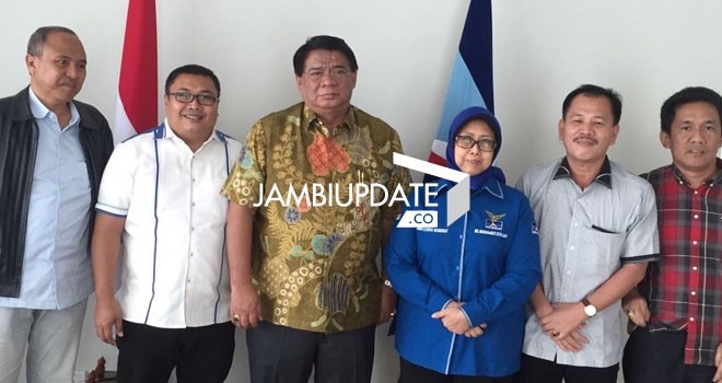 Para Ketua DPC Demokrat bertemu petinggi DPP Demokrat di Jakarta. Dalam pertemuan ini, DPC-DPC menyatakan sikap mendukung Burhanuddin Mahir.