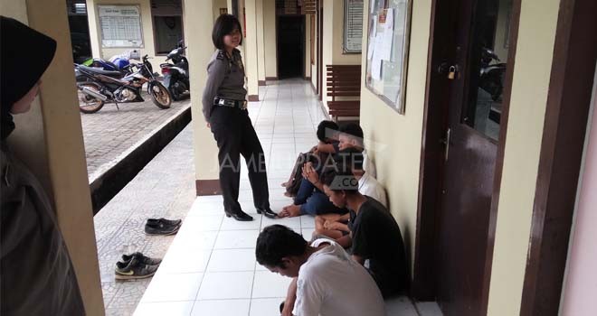 Lima ABG diamankan  Anggota Polsek Kotabaru, Selasa (23/2).